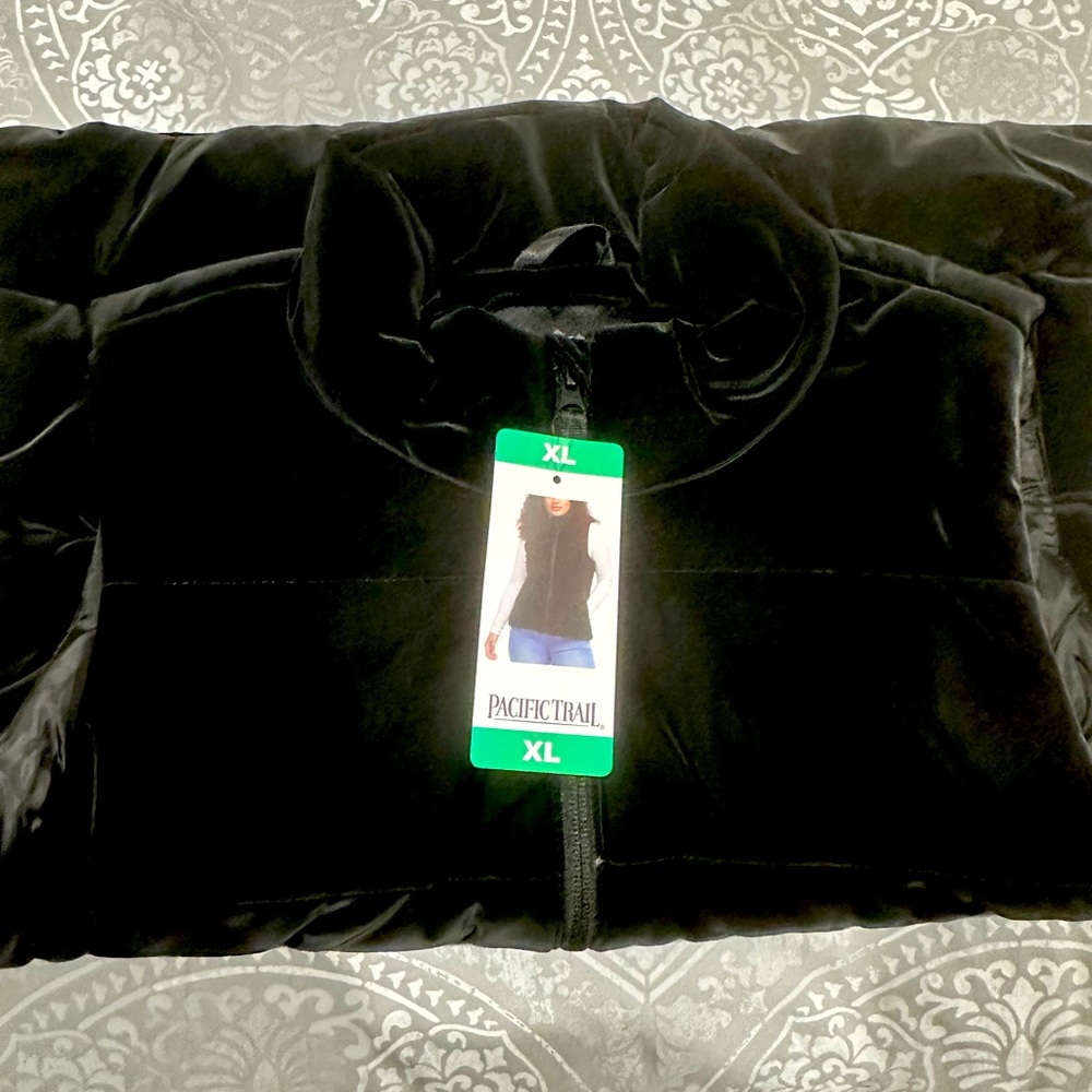 Black puffer vest